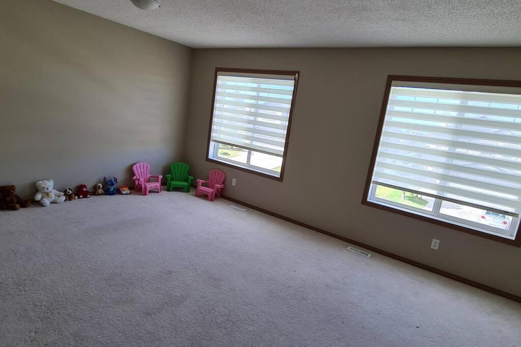 Spacious Comfortable Air-Conditioned. Near Airport! YYC Dış mekan fotoğraf